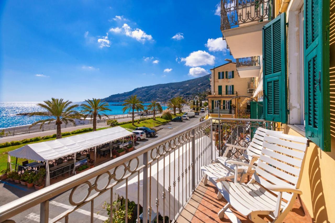 Appartamento Fronte Mare A Ospedaletti By Wonderful Italy Exterior foto