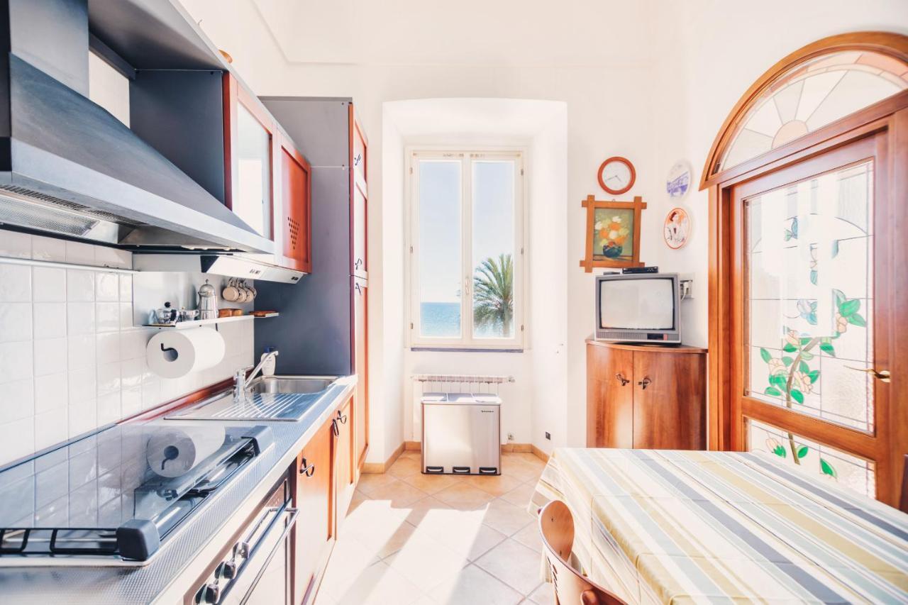 Appartamento Fronte Mare A Ospedaletti By Wonderful Italy Exterior foto