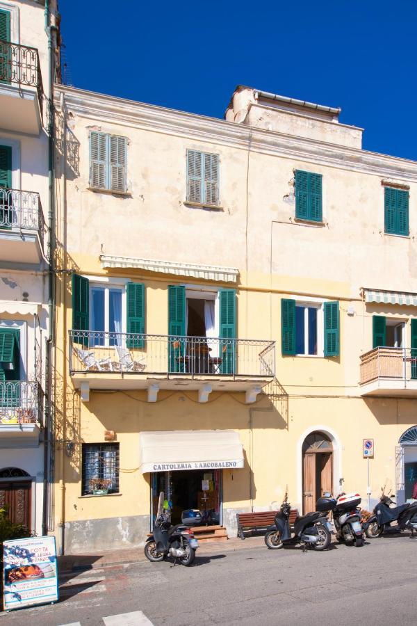 Appartamento Fronte Mare A Ospedaletti By Wonderful Italy Exterior foto